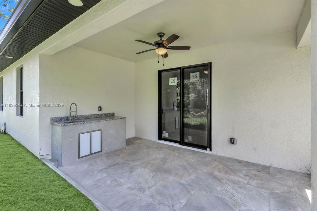 Недавно продано: $354,900 (3 спален, 2 ванн, 1812 Квадратных фут)