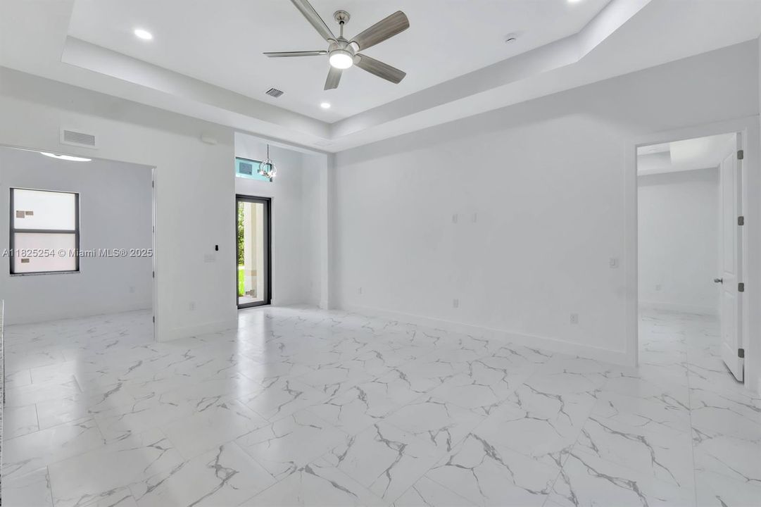 Недавно продано: $354,900 (3 спален, 2 ванн, 1812 Квадратных фут)