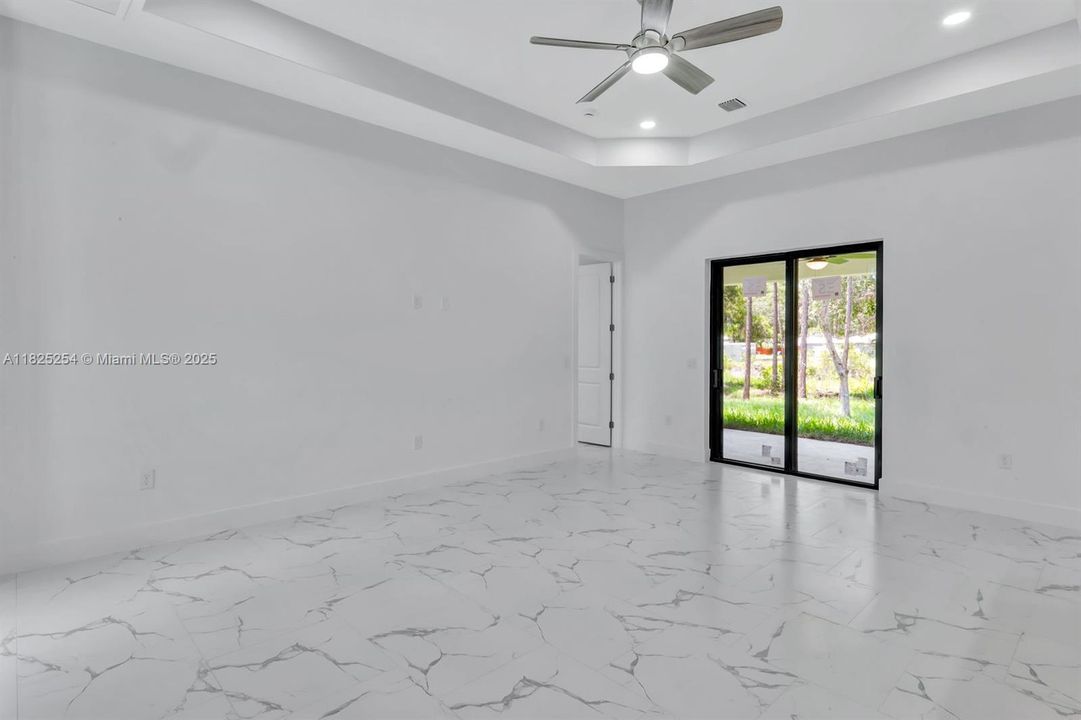 Недавно продано: $354,900 (3 спален, 2 ванн, 1812 Квадратных фут)