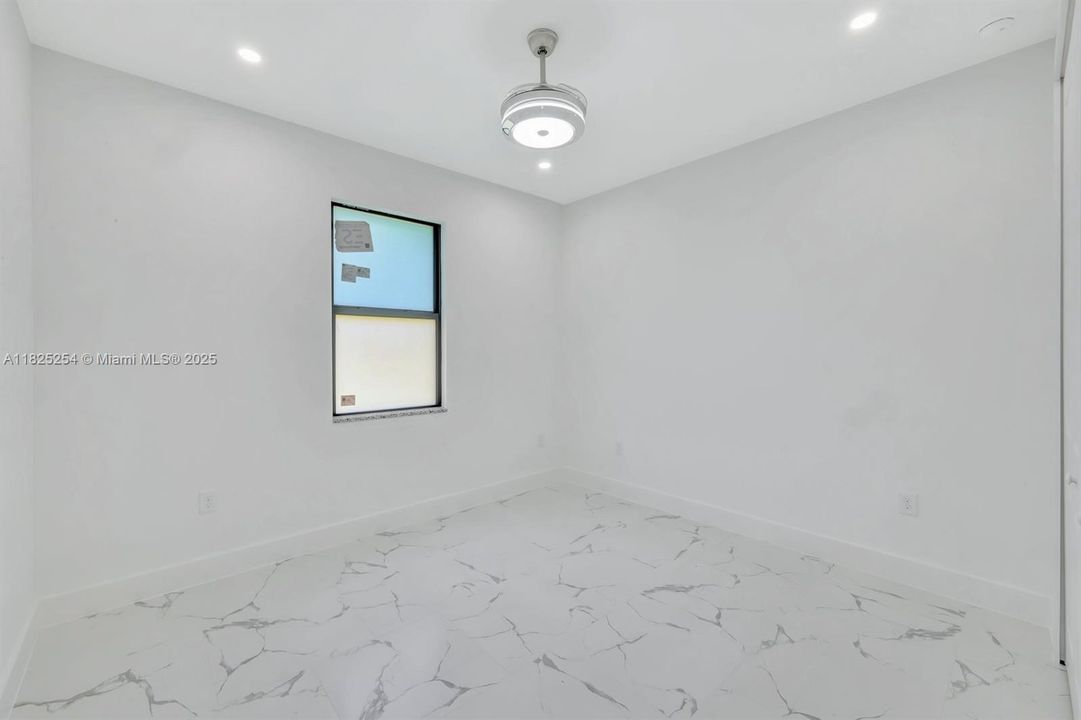 Недавно продано: $354,900 (3 спален, 2 ванн, 1812 Квадратных фут)