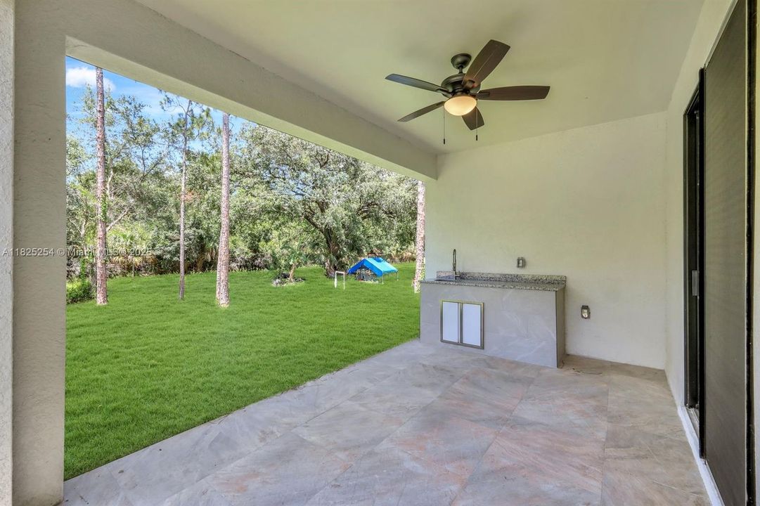 Недавно продано: $354,900 (3 спален, 2 ванн, 1812 Квадратных фут)