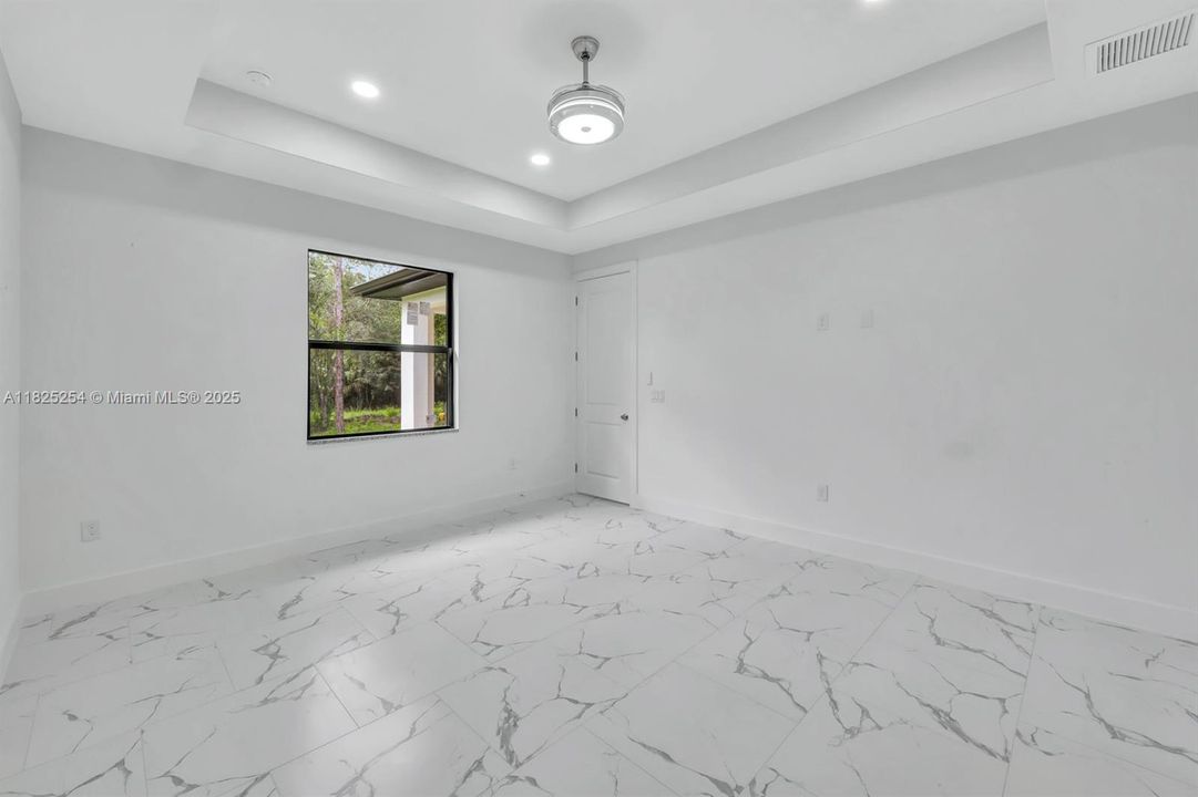 Недавно продано: $354,900 (3 спален, 2 ванн, 1812 Квадратных фут)