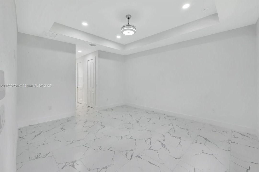 Недавно продано: $354,900 (3 спален, 2 ванн, 1812 Квадратных фут)