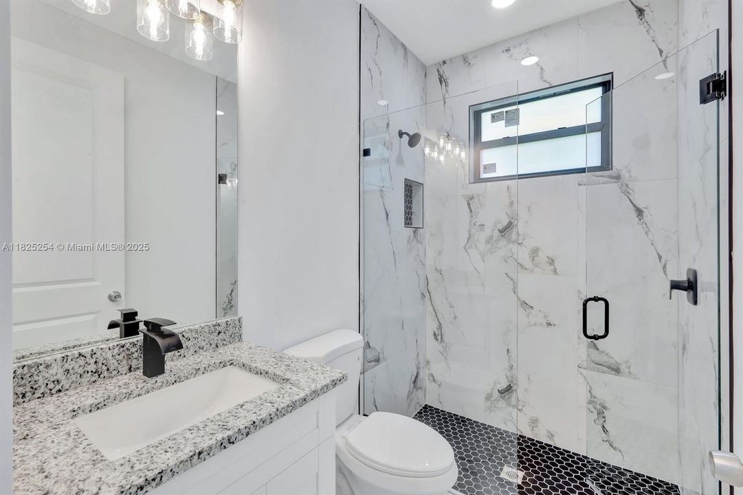 Недавно продано: $354,900 (3 спален, 2 ванн, 1812 Квадратных фут)