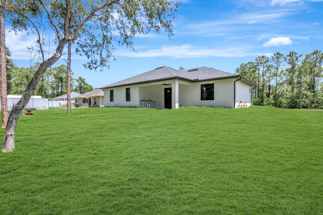 Недавно продано: $354,900 (3 спален, 2 ванн, 1812 Квадратных фут)