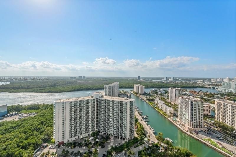 Active With Contract: $5,300,000 (3 beds, 3 baths, 2475 Square Feet)