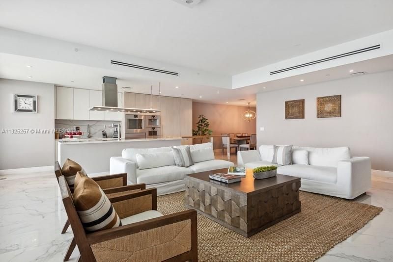 Active With Contract: $5,300,000 (3 beds, 3 baths, 2475 Square Feet)