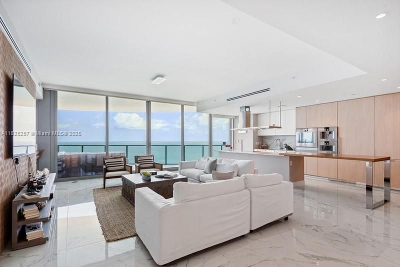 Active With Contract: $5,300,000 (3 beds, 3 baths, 2475 Square Feet)