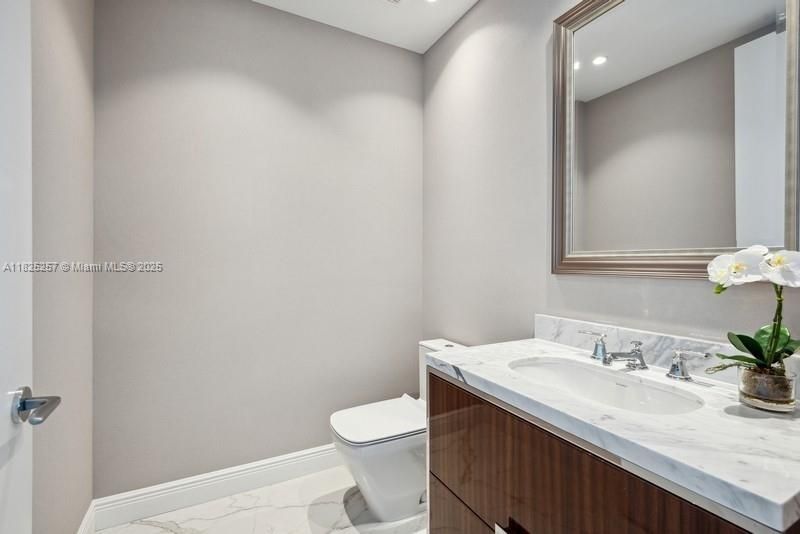 Active With Contract: $5,300,000 (3 beds, 3 baths, 2475 Square Feet)