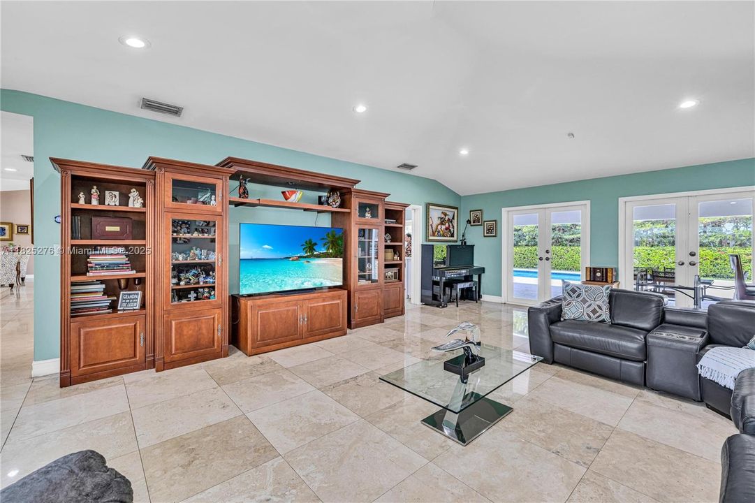 En Venta: $2,700,000 (5 camas, 4 baños, 4515 Pies cuadrados)