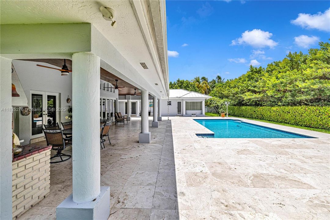 En Venta: $2,700,000 (5 camas, 4 baños, 4515 Pies cuadrados)