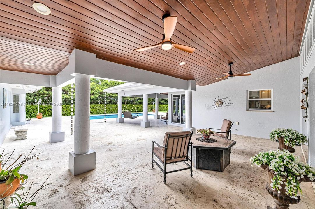 En Venta: $2,700,000 (5 camas, 4 baños, 4515 Pies cuadrados)