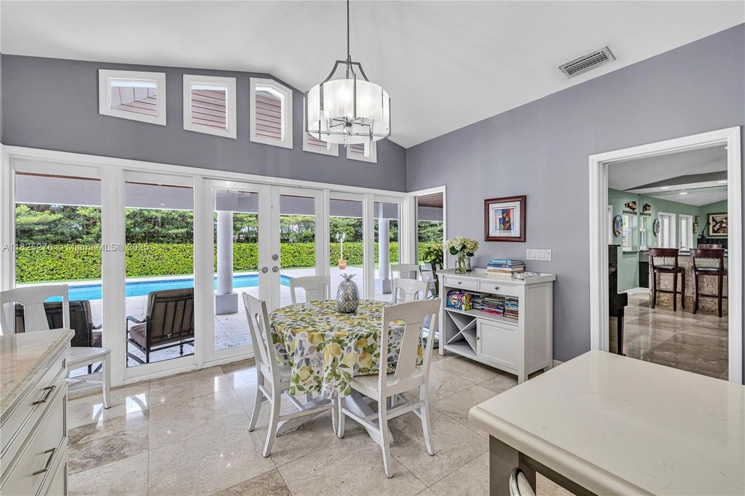 En Venta: $2,700,000 (5 camas, 4 baños, 4515 Pies cuadrados)