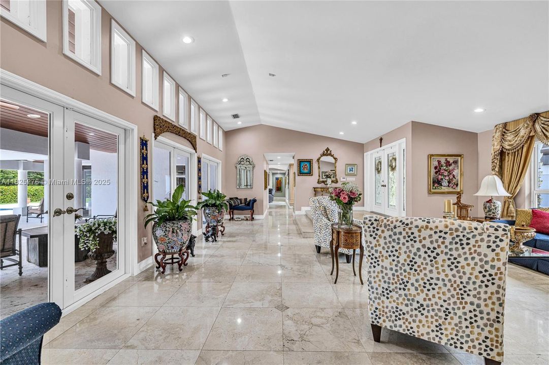 En Venta: $2,700,000 (5 camas, 4 baños, 4515 Pies cuadrados)