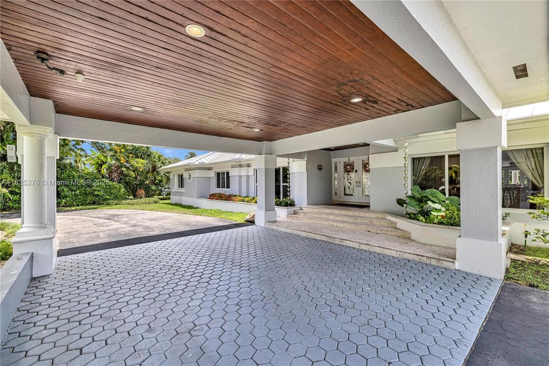 En Venta: $2,700,000 (5 camas, 4 baños, 4515 Pies cuadrados)