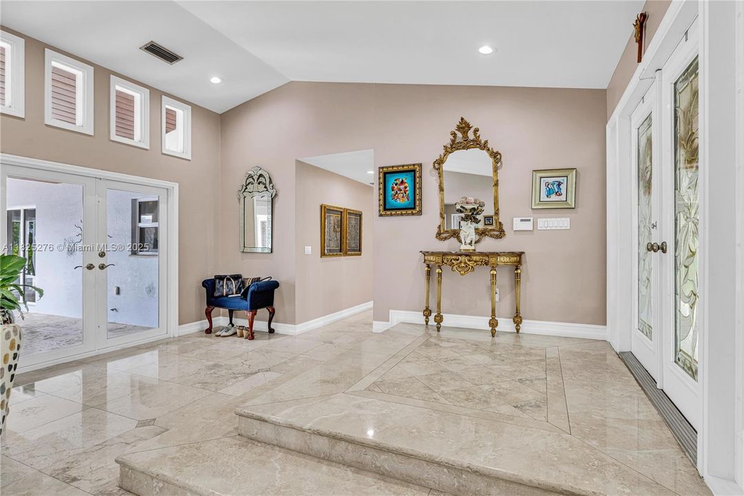 En Venta: $2,700,000 (5 camas, 4 baños, 4515 Pies cuadrados)