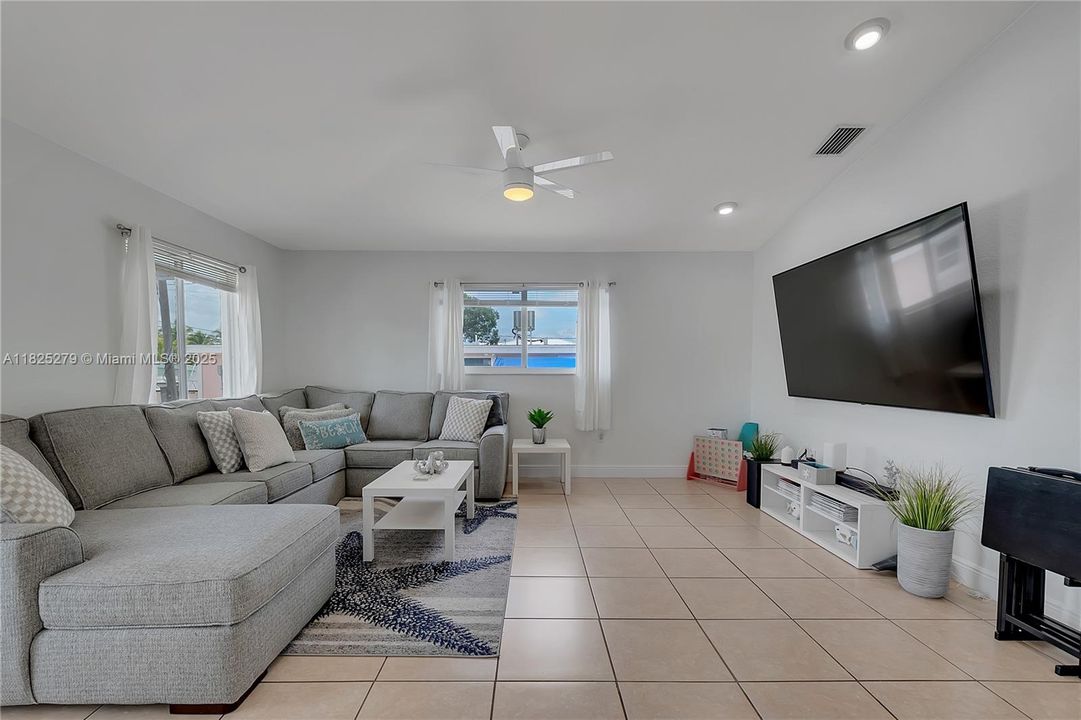 待售: $799,500 (3 贝兹, 2 浴室, 1350 平方英尺)