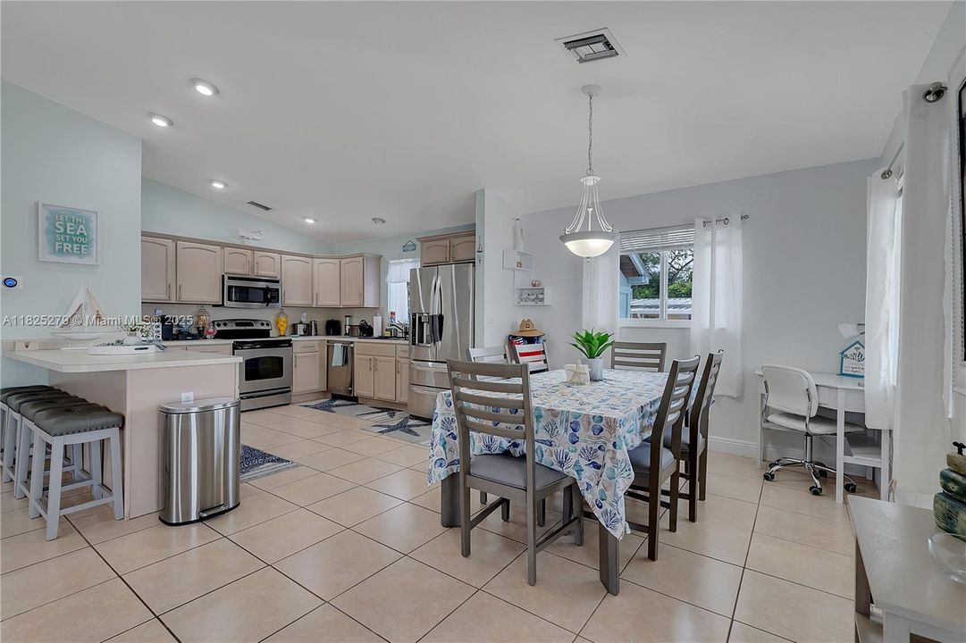 待售: $799,500 (3 贝兹, 2 浴室, 1350 平方英尺)