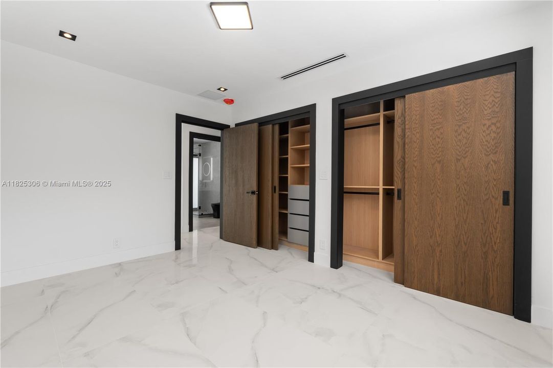 For Rent: $10,500 (4 beds, 3 baths, 2391 Square Feet)