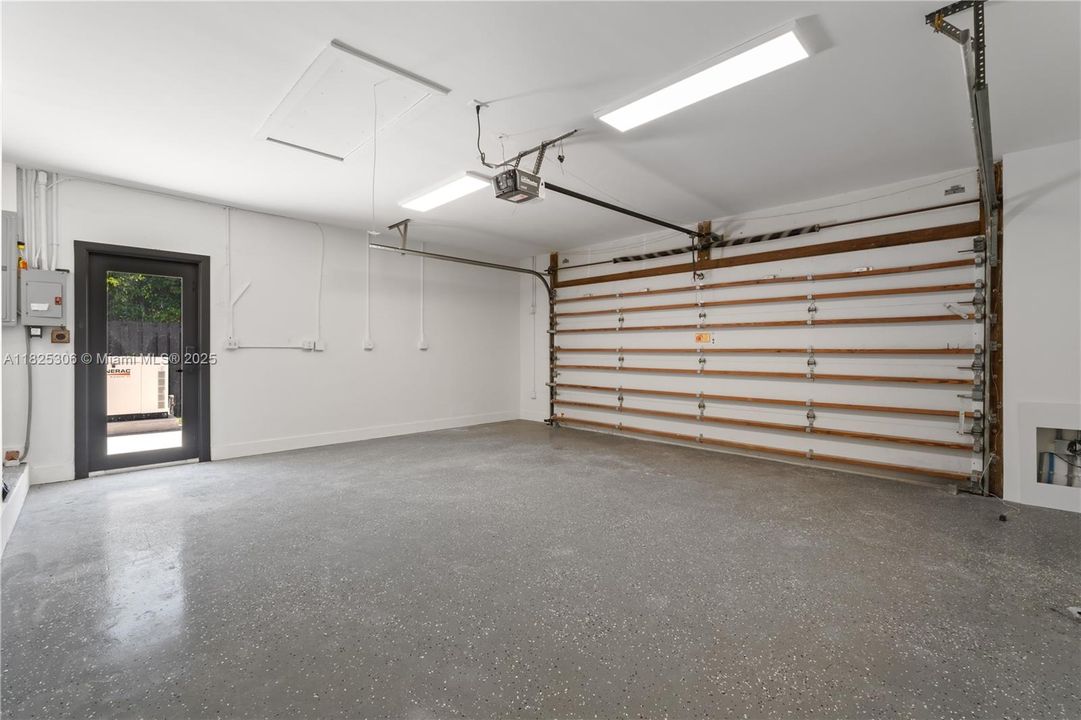 For Rent: $10,500 (4 beds, 3 baths, 2391 Square Feet)