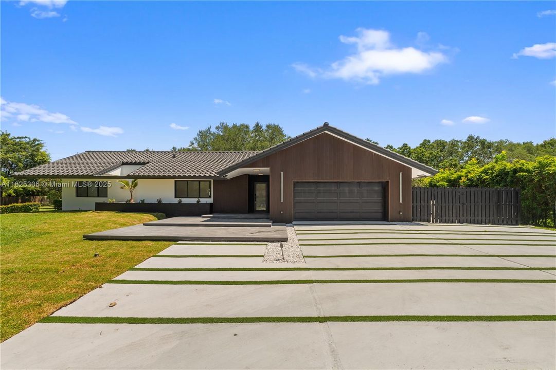 For Rent: $10,500 (4 beds, 3 baths, 2391 Square Feet)