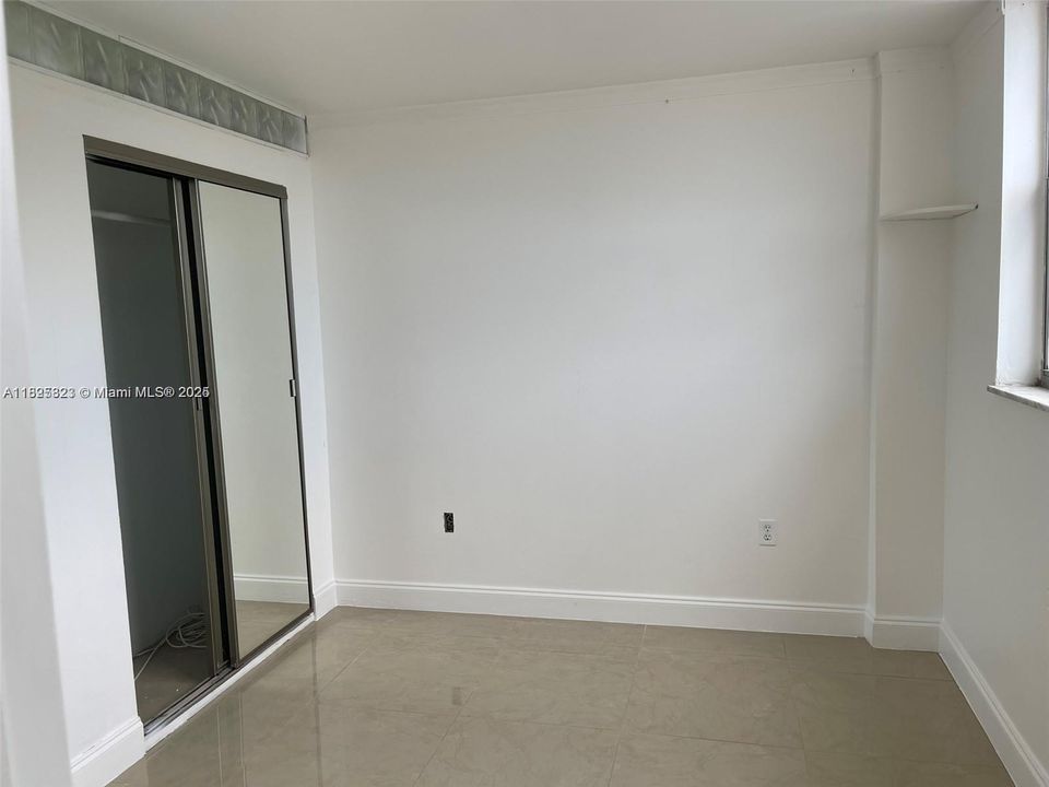 For Sale: $149,000 (1 beds, 1 baths, 658 Square Feet)