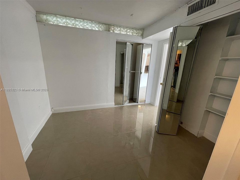 For Sale: $149,000 (1 beds, 1 baths, 658 Square Feet)