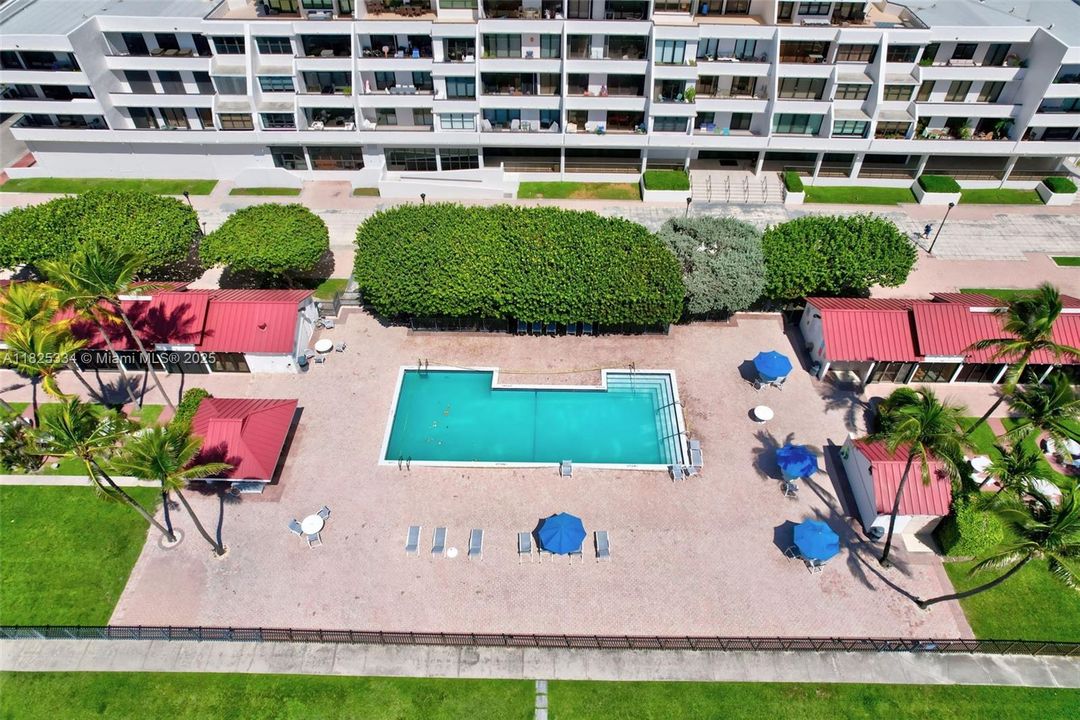 最近售出: $595,000 (2 贝兹, 2 浴室, 890 平方英尺)