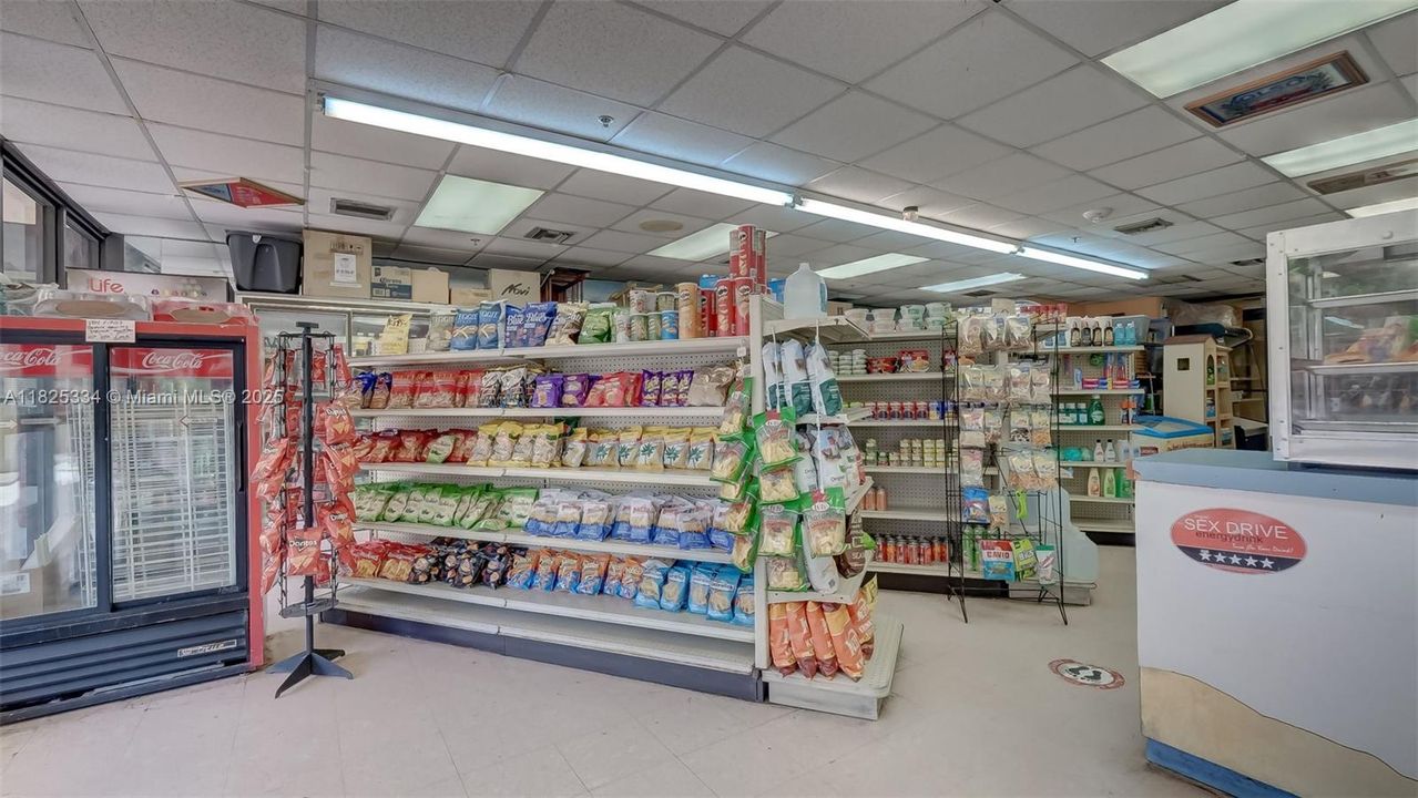 最近售出: $595,000 (2 贝兹, 2 浴室, 890 平方英尺)