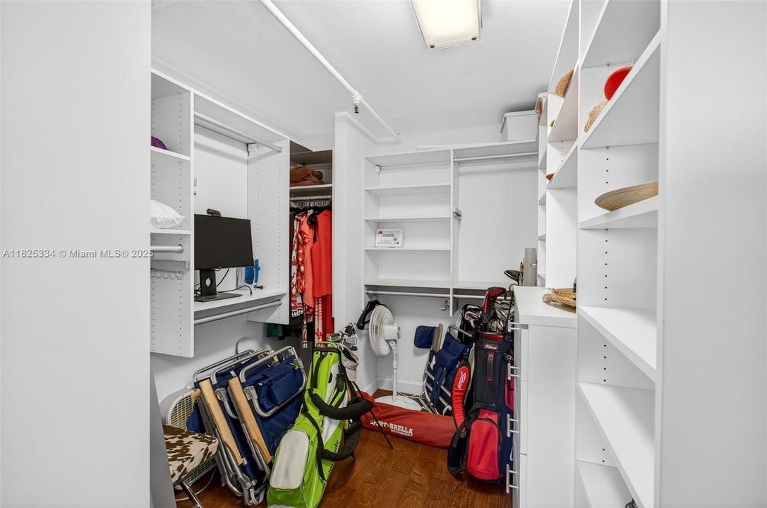 最近售出: $595,000 (2 贝兹, 2 浴室, 890 平方英尺)