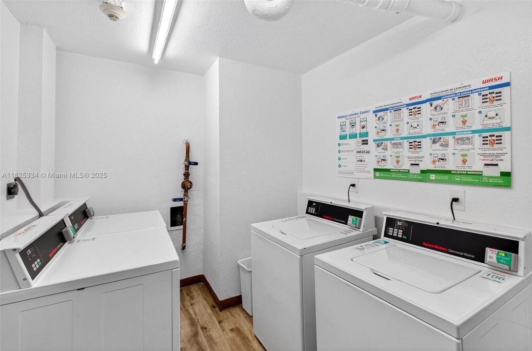 最近售出: $595,000 (2 贝兹, 2 浴室, 890 平方英尺)