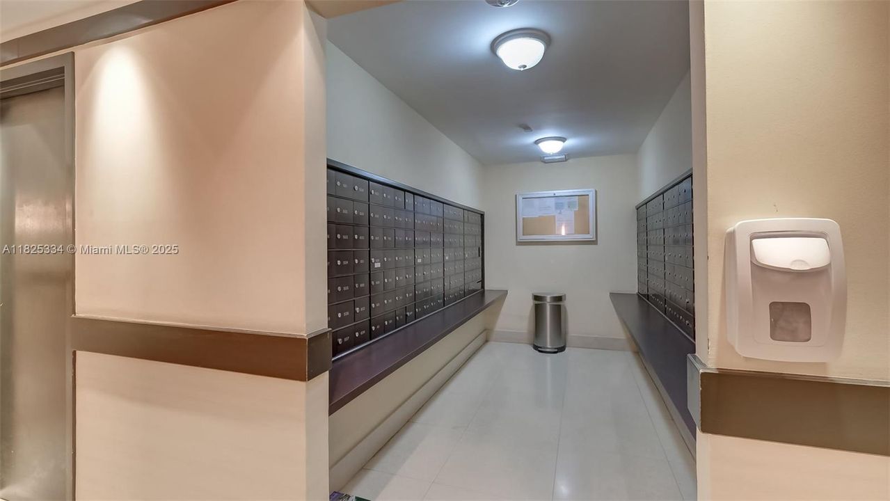 最近售出: $595,000 (2 贝兹, 2 浴室, 890 平方英尺)