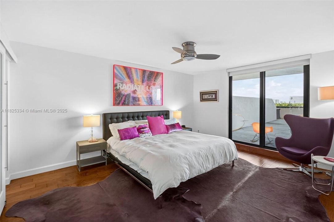 最近售出: $595,000 (2 贝兹, 2 浴室, 890 平方英尺)