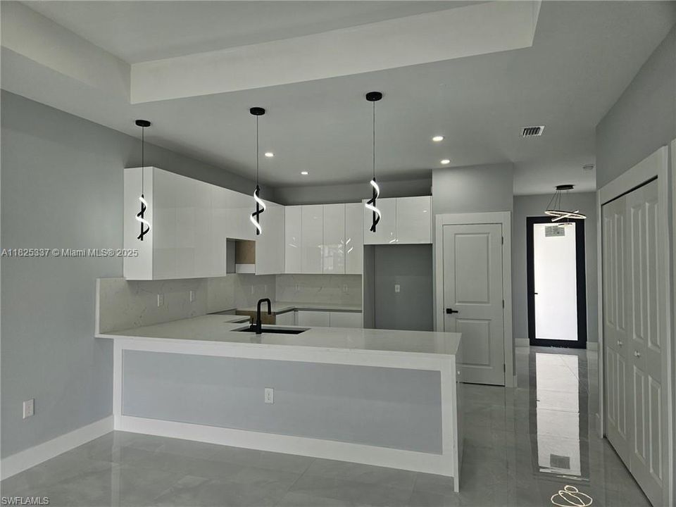 Recently Rented: $1,999 (3 beds, 2 baths, 1200 Square Feet)