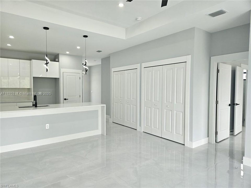 Recently Rented: $1,999 (3 beds, 2 baths, 1200 Square Feet)