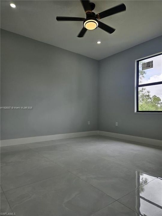 Recently Rented: $1,999 (3 beds, 2 baths, 1200 Square Feet)