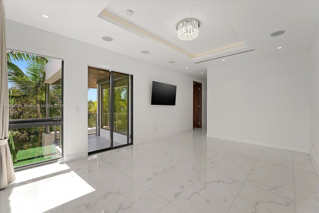 На продажу: $9,995,000 (5 спален, 6 ванн, 3326 Квадратных фут)