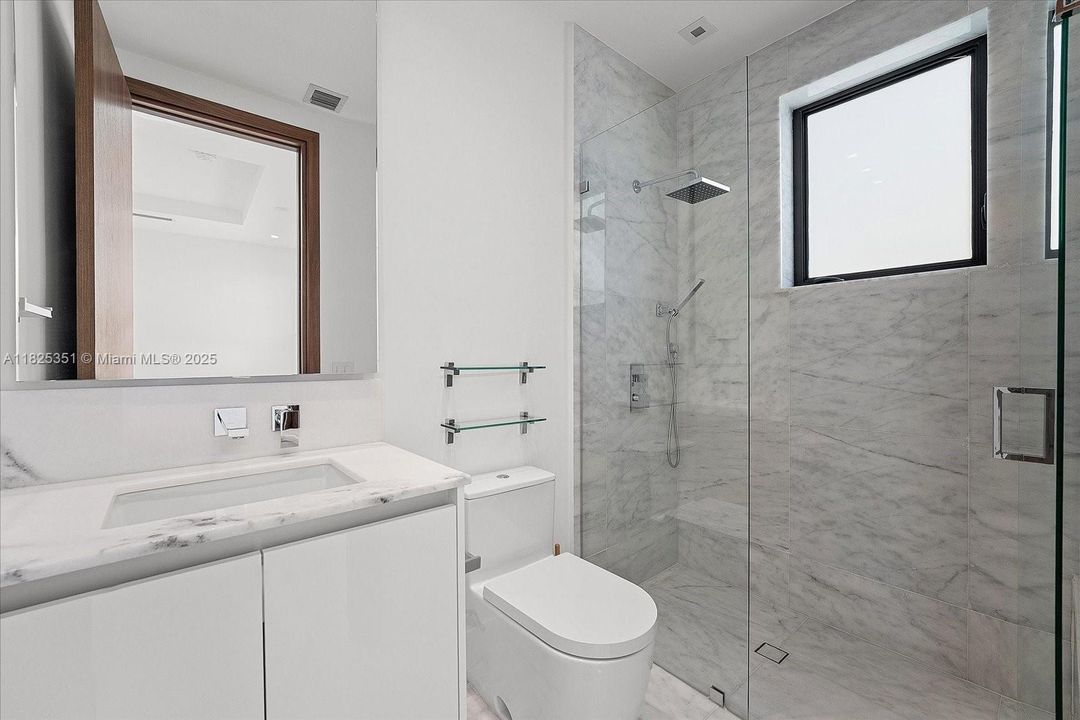 На продажу: $9,995,000 (5 спален, 6 ванн, 3326 Квадратных фут)