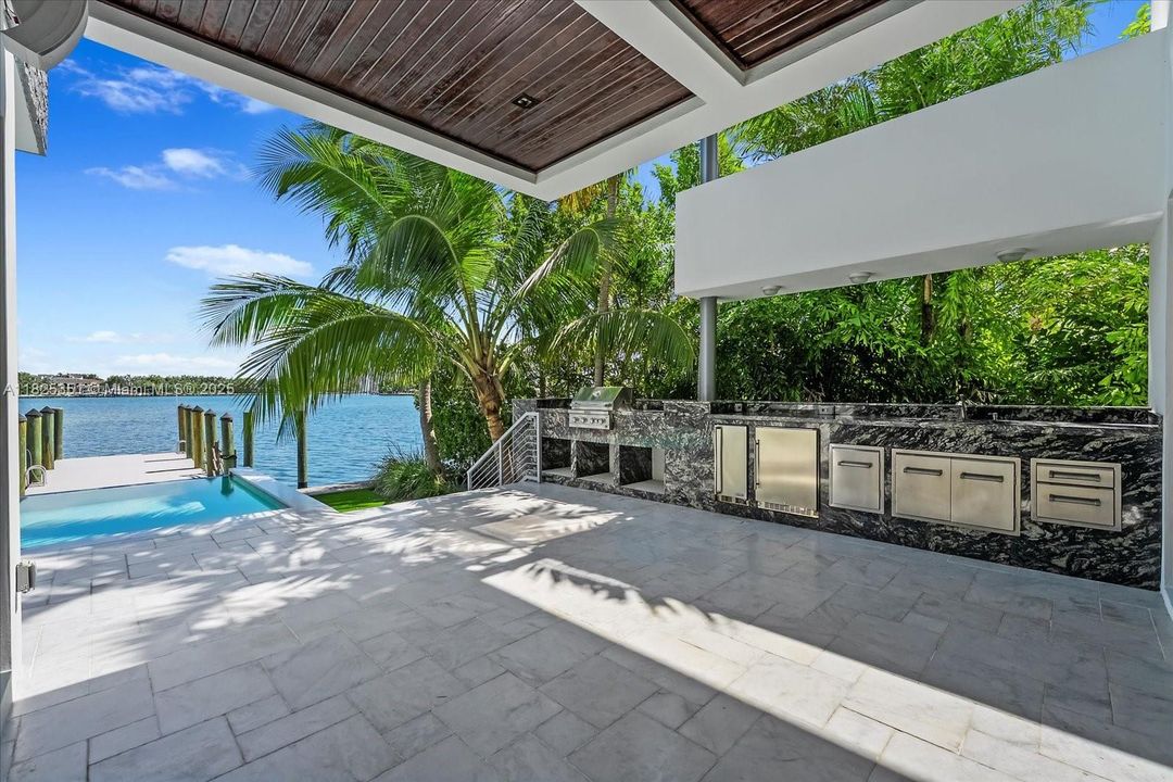 На продажу: $9,995,000 (5 спален, 6 ванн, 3326 Квадратных фут)