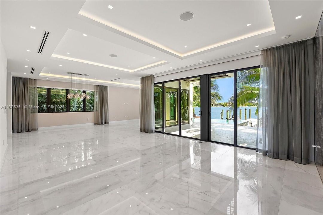 На продажу: $9,995,000 (5 спален, 6 ванн, 3326 Квадратных фут)