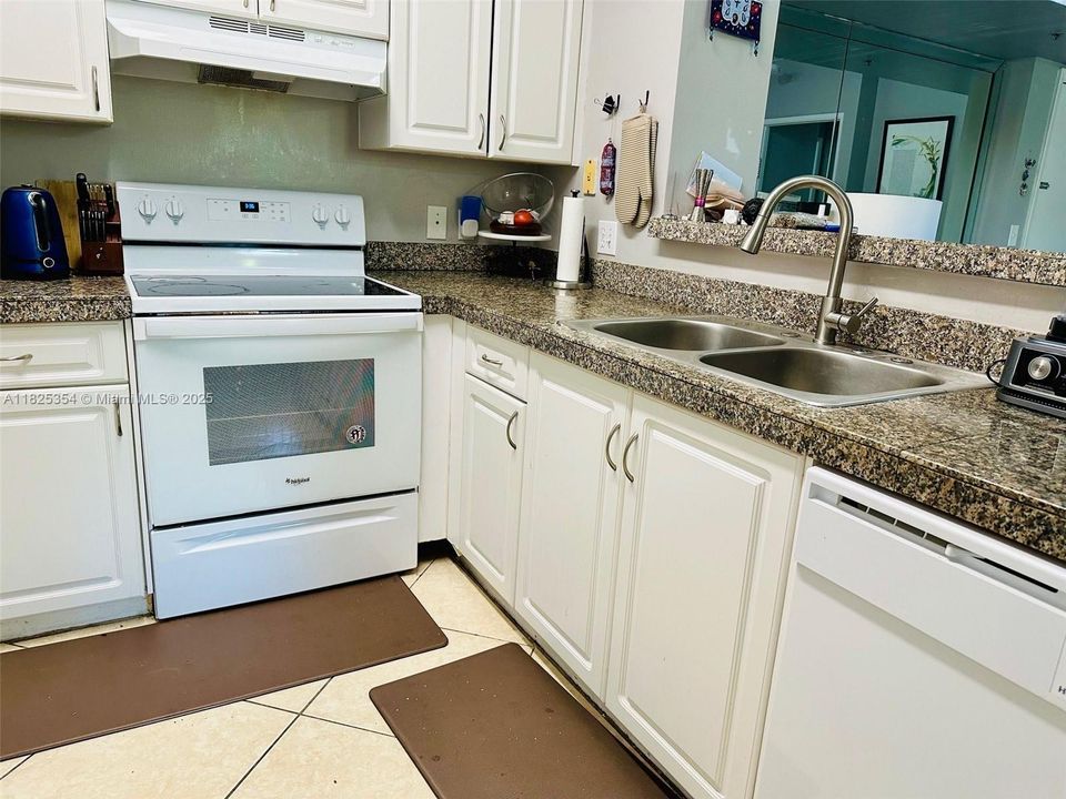 Recently Sold: $429,000 (2 beds, 2 baths, 1180 Square Feet)