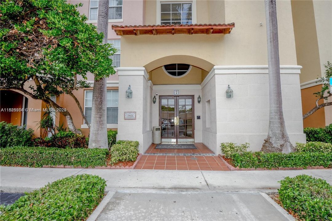 Recently Sold: $429,000 (2 beds, 2 baths, 1180 Square Feet)