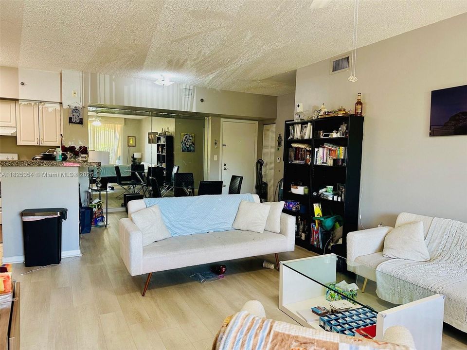 Recently Sold: $429,000 (2 beds, 2 baths, 1180 Square Feet)