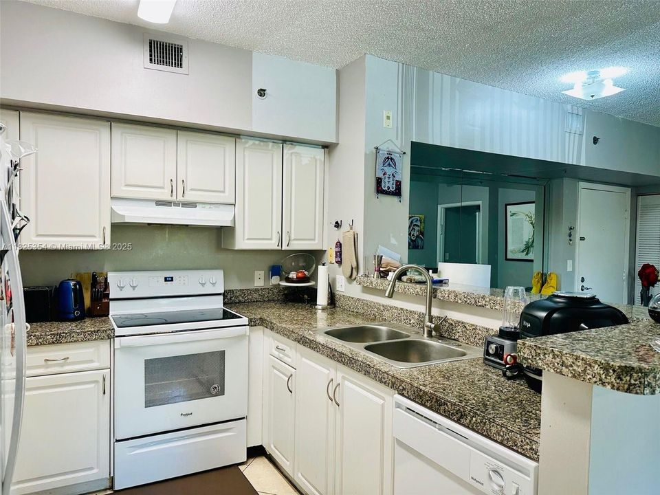 Recently Sold: $429,000 (2 beds, 2 baths, 1180 Square Feet)