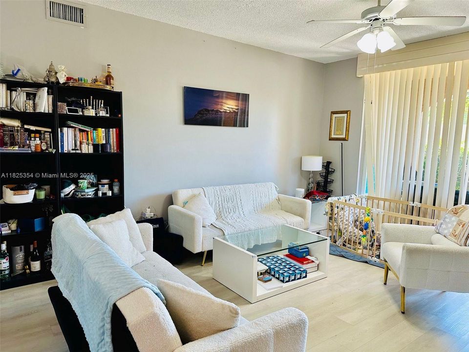 Recently Sold: $429,000 (2 beds, 2 baths, 1180 Square Feet)