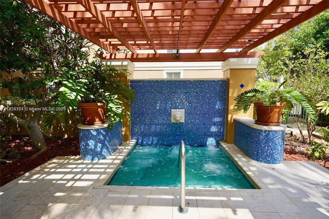 Recently Sold: $429,000 (2 beds, 2 baths, 1180 Square Feet)