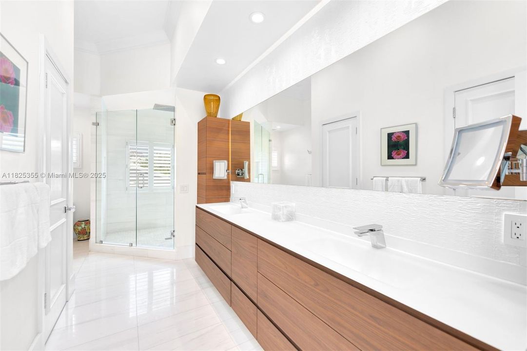 Recently Rented: $29,700 (5 beds, 5 baths, 4100 Square Feet)