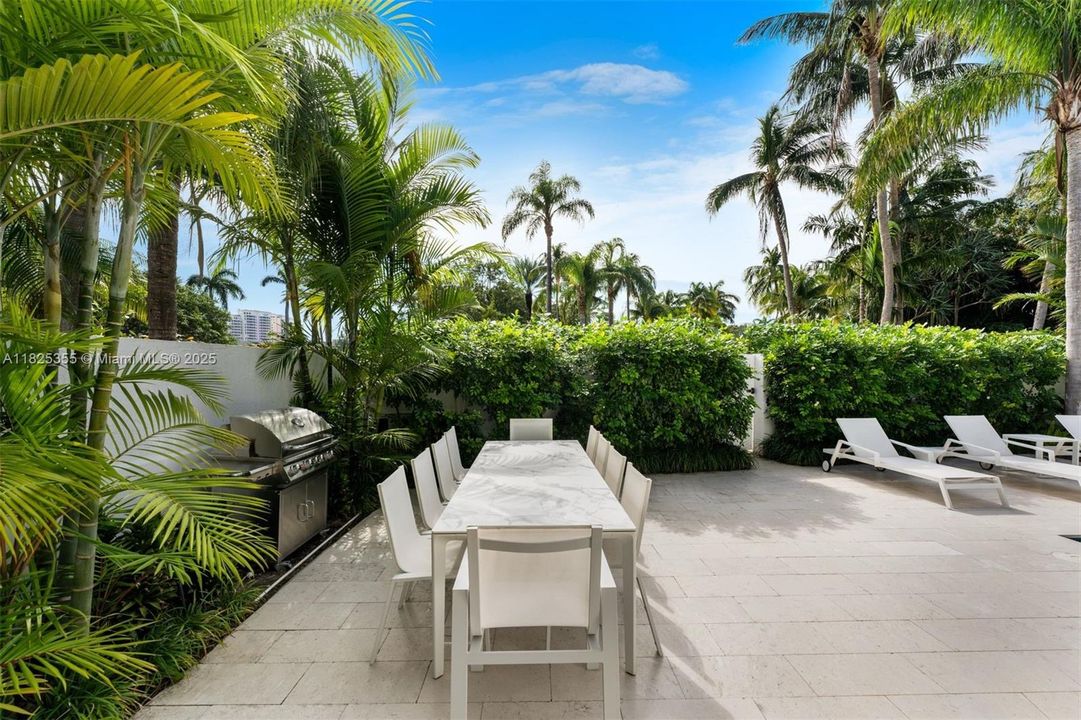 Recently Rented: $29,700 (5 beds, 5 baths, 4100 Square Feet)