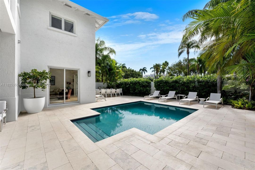 Recently Rented: $29,700 (5 beds, 5 baths, 4100 Square Feet)