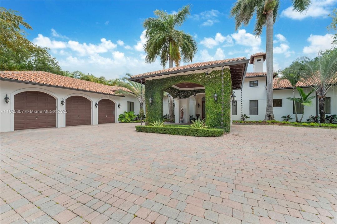 For Rent: $31,500 (6 beds, 6 baths, 7646 Square Feet)